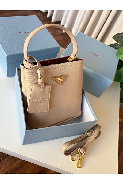 GGGG Bags with their accessories