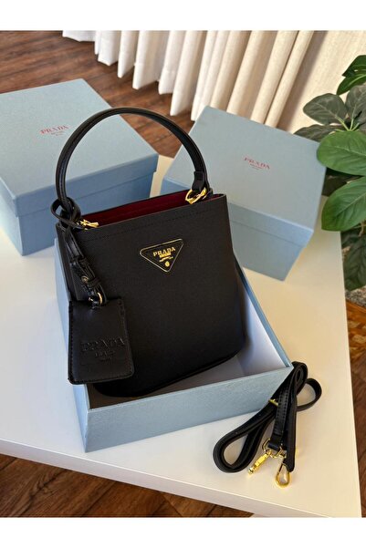 GGGG Bags with their accessories