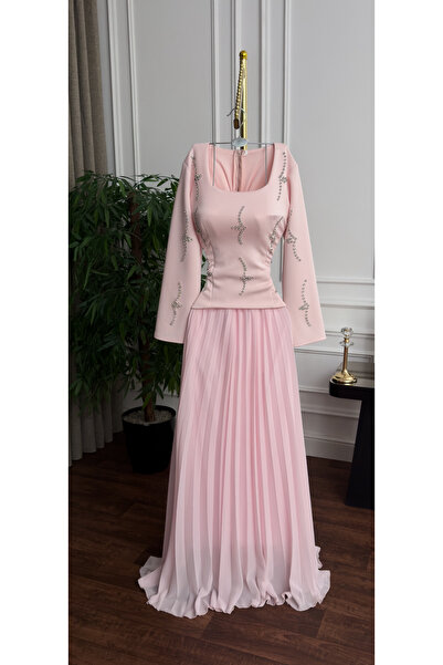 AREEJ FASHION An elegant and soft dress.