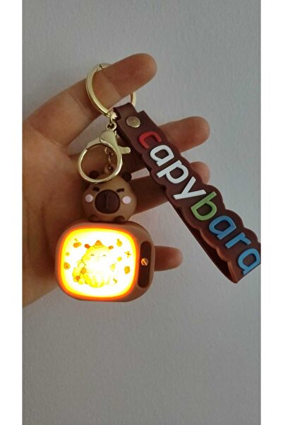 FAMEMUS ACCESSORY سلسلة مفاتيح مضيئة من كايبابارا مع حزام سيليكون وإكسسوار لل...