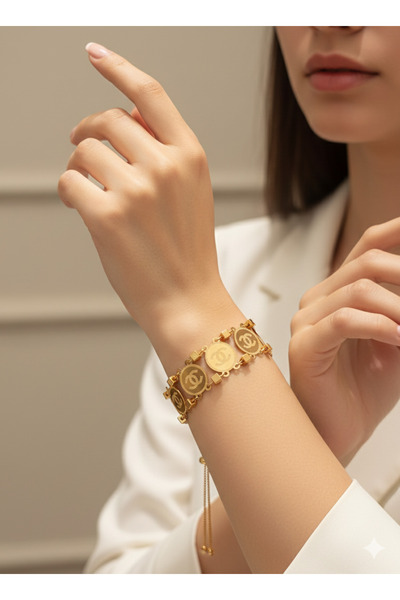 burjalmodah سوار ذهبي بتصميم أيقوني عصري.