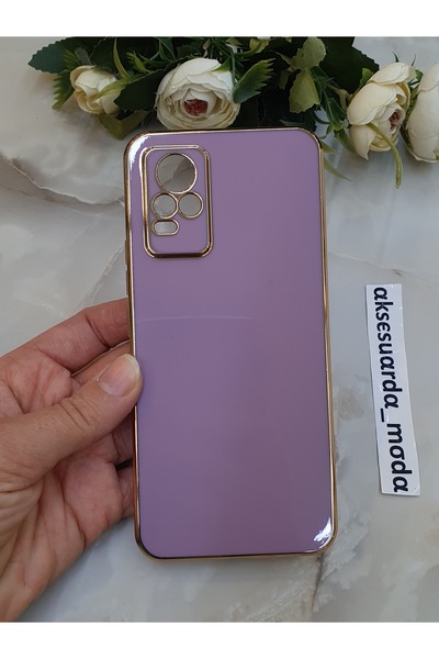 Aksesuarda Moda Vivo V21E Compatible Gold Detail Laser Cut Shiny Case