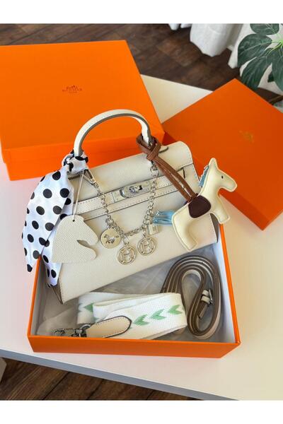 GGGG Bags with their accessories