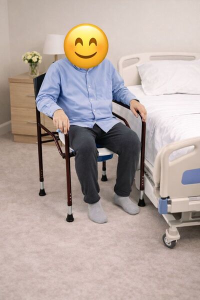 MEDİKALBİM Ev Tipi Kovalı Hasta Tuvaleti Sandalyesi Boy Ayarlı 120 Kg Taşır H...