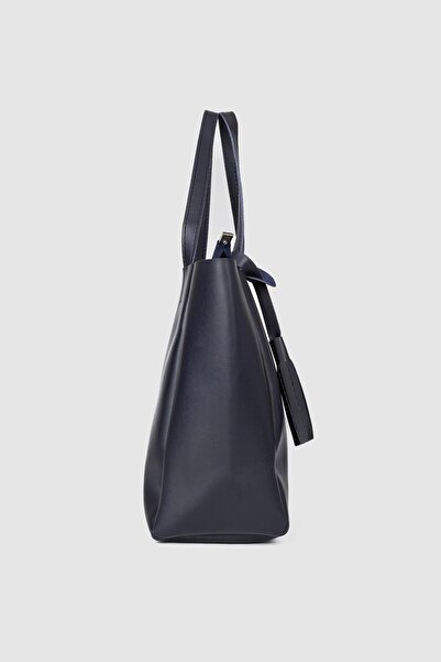 Store حقيبة كتف نسائية ذات تصميم بسيط وحجم داخلي كبير من هيباتيا