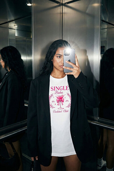 VOSSAX Kadın Beyaz Single Babes Cocktail Club Baskılı %100 Pamuk Oversize Bisiklet Yaka Tişört