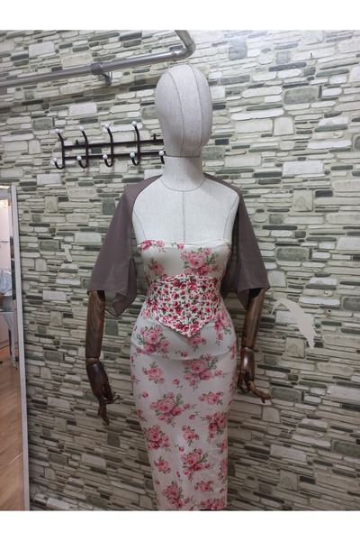 es moda shop Ariane Chiffon Short-Sleeve Shawl Latte