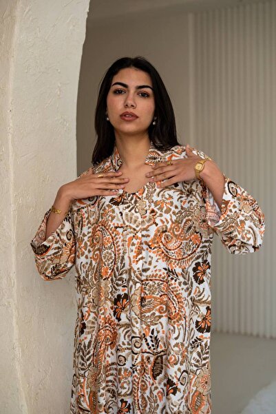 AFandina Elegant jalabiya with a soft, colorful pattern and a comfortable fit...