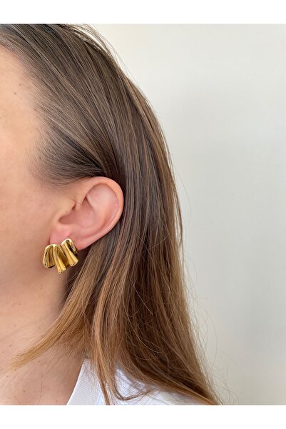 nerora Asymmetrical Wavy Gold Tarnish-Free Steel Earrings