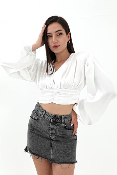 VELİZADE Bluză albă de damă, cu decolteu în V, decolteu adânc în față, mâneci...