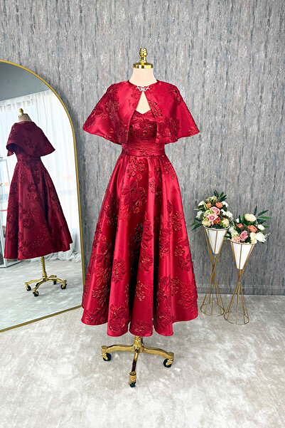 Lenta Moda Kırmızı Desenli Pelerin Hediyeli Midi Boy Brokar Abiye Ve Nikah El...