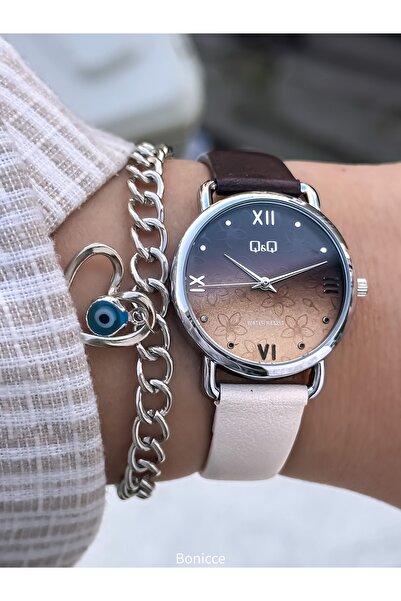 Q&Q ساعة يد نسائية، حزام جلدي بني بيج، علبة فضية، في عبوة أنيقة + سوار