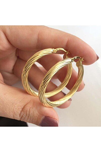 aksesuarista أقراط دائرية كبيرة مخططة من الفولاذ