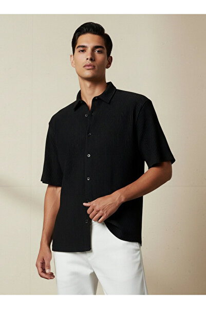FAV Men Regular Fit Collared Textured Short Sleeve Shirt