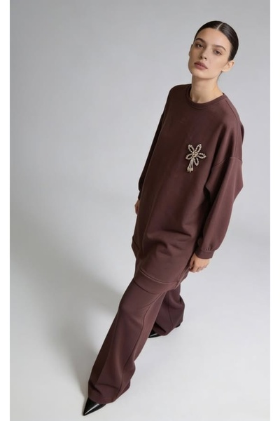 KARSEL Women's Two-Piece Set Oversized Brooch Detailed Sweatshirt Wide Leg Pants