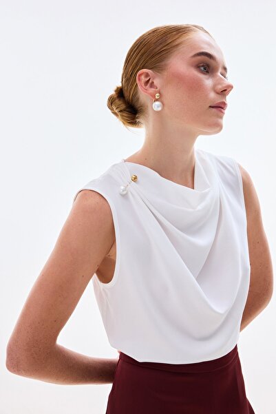 Sateen Pearl Brooched Degaje Blouse - Ecru