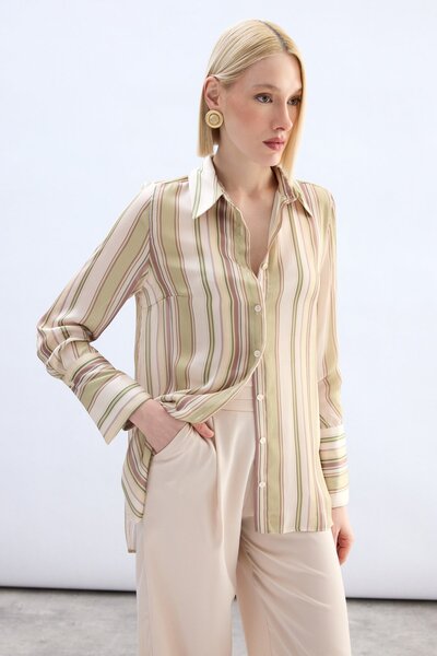 Sateen Цветна риза на райета - маслинено зелено