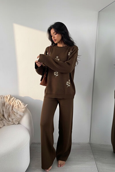 NEWCO Hand Embroidered Leaf Themed 2-Piece Knitwear Set