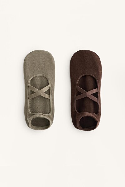 Oysho زوجان من جوارب اليوجا والبيلاتس المصنوعة من مزيج القطن مع أشرطة متقاطعة