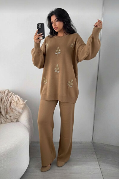 NEWCO Hand Embroidered Leaf Themed 2-Piece Knitwear Set