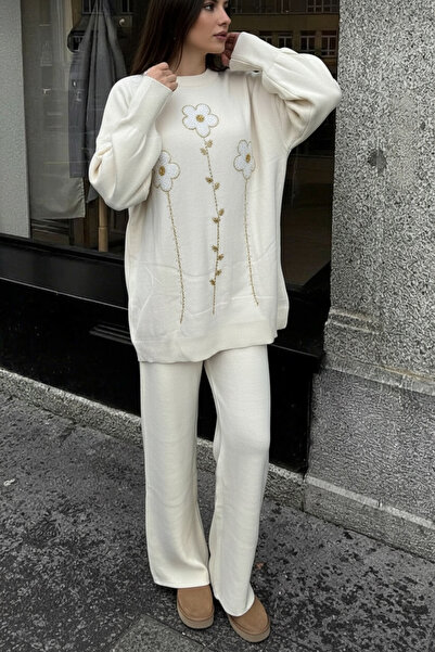 NEWCO Hand Embroidered Daisy Themed Sweater and Pants Knitwear Set
