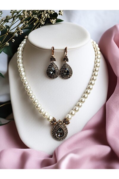 FAYRA ACCESSORIES Zirkon Taşlı Su Damlası Figürlü İnci Kolye ve Küpe Seti