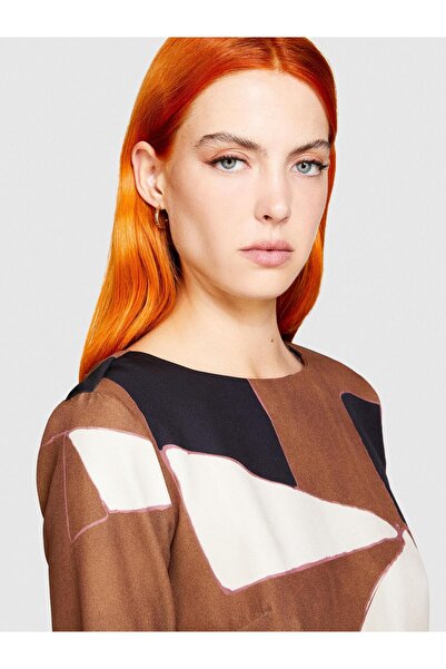 Sisley Γυναικείο μακρυμάνικο φόρεμα με σχέδιο με λαιμόκοψη σε σχήμα V στην πλ...