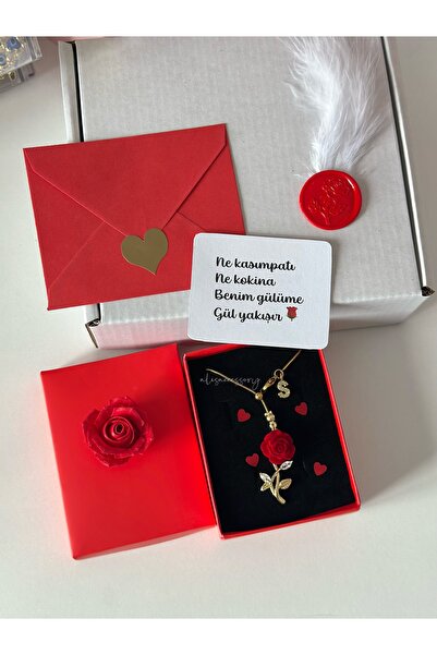 Alis Accessory Mini gül detaylı kutuda harfli gül kolye