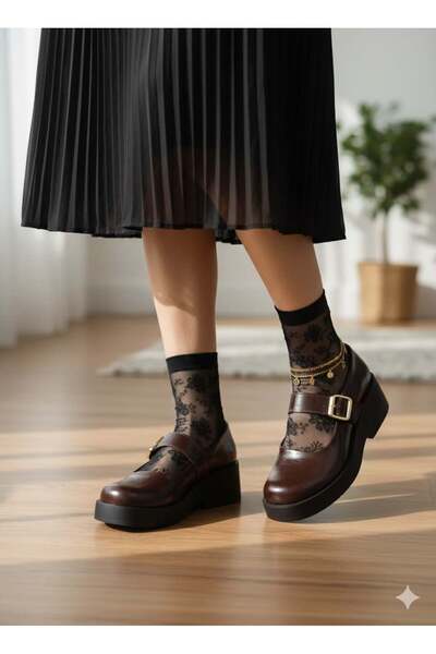 Luvesta أحذية منصة ذات إبزيم عريض بتصميم عتيق