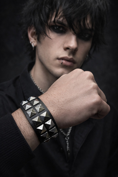 Metal Giyim 2 Sıra Büyük Piramit Detaylı Bileklik