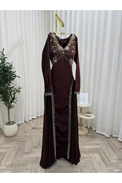 Farah Fashion • 🌸 “A dress that speaks of refined taste and exceptional beau...