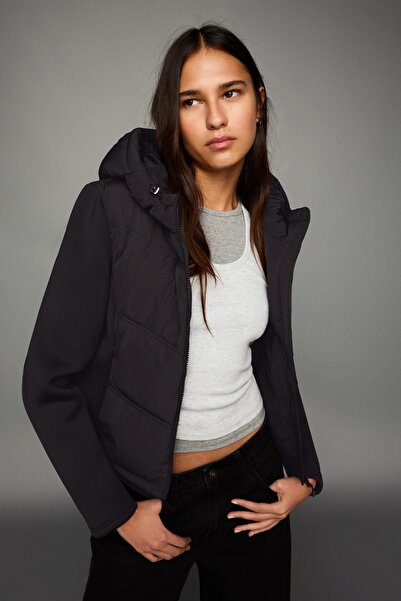 Bershka Sentetik kauçuk kumaş görünümlü birleşik kapüşonlu ceket