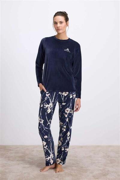 M MERC Giyim Long Sleeve Velvet T-Shirt and Floral Print Pants Pajama Set