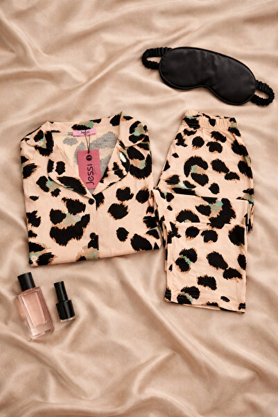 PİJAMORİ HOMEWEARS Jessi Viskon Kumaş Leopar Desenli Önden Düğmeli Uzun Kollu...