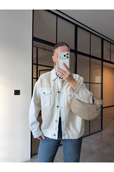 BB Bensu Buyruk جاكيت دنيم مفصل بتفاصيل تريكو محبوك بلون إكرو