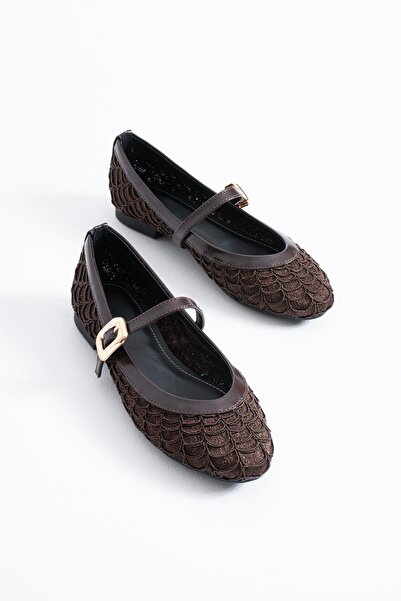 Moda Pie حذاء باليه نسائي من القش مع نمط شبكي وحزام وربطة عنق باللون البني