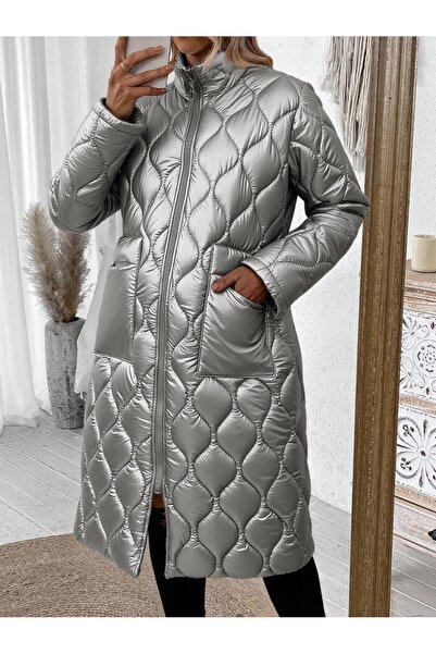 Podyum Park Kadın Gümüş Gri Uzun Kapitone Şişme Mont – Fermuarlı, Parlak Kışl...