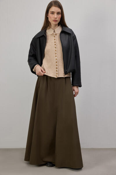 Touché Privé Short Buttoned Knit Cardigan