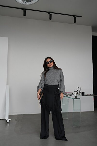 Özge Özgenç Lace Detailed Satin Trousers with Waist Accessories