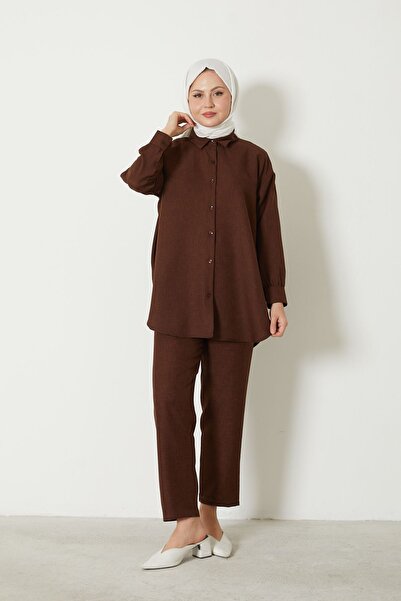 Foremia طقم روبا ديتيل من الكتان مع بنطلون - بني