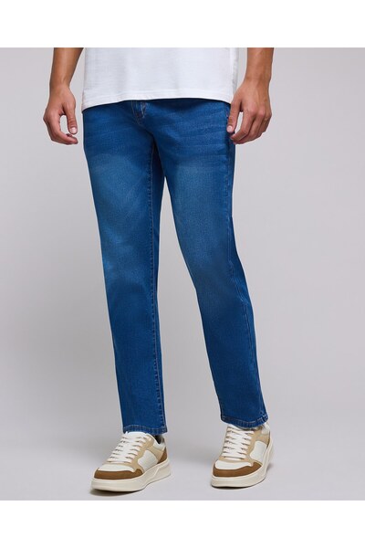 R&B بنطال جينز بقصّة Slim Fit باهتة مع أزرار للإغلاق