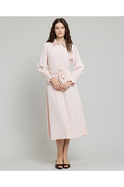 R&B فستان قميص بياقة مزينة وأكمام منفوخة