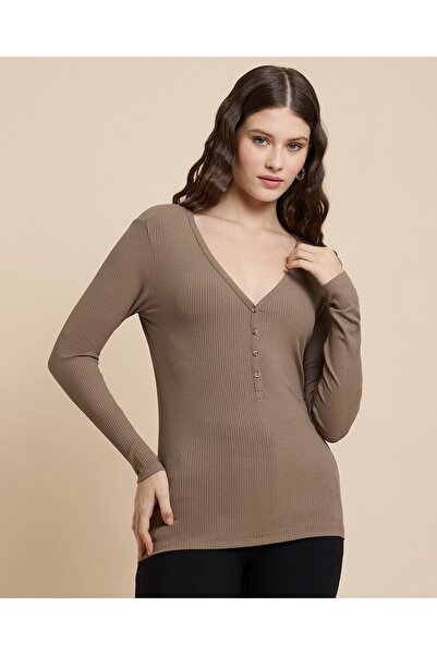 R&B Ribbed Top with V-Neck and Long Sleeves
