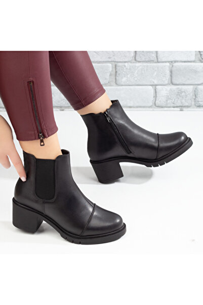 Modlet.ro Women's black heeled ankle boots with elastic inserts made of leath...