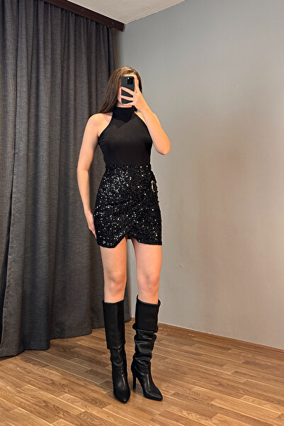 Sorridi فستان بياقة هالتر مزين بالترتر مع مشبك