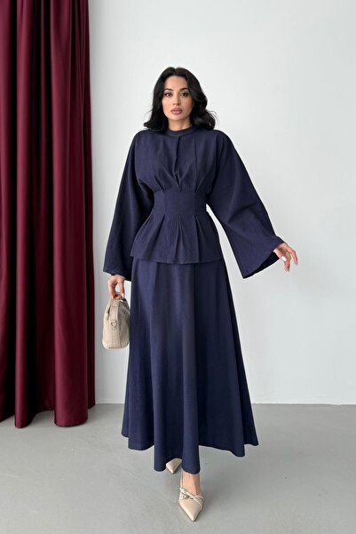 Serica Moda طقم تنورة وبلوزة باللون الأزرق الداكن مع ربطة خلفية