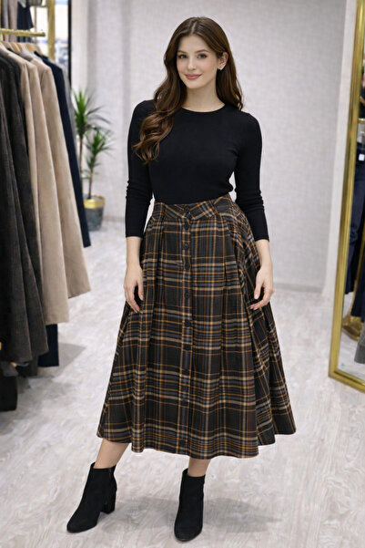 Ultramax تنورة أنيقة وعصرية ذات نقشة مربعات، بأزرار أمامية، وتصميم واسع من ال...