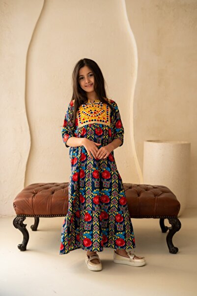 AFandina جلابية شالكي بنقشات ملونة مع تطريز بارز يضيف لمسة فخامة SM - 66