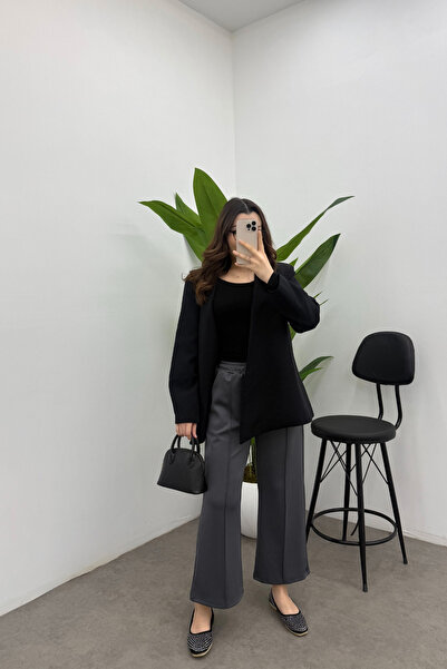 Bipantolon Γυναικείο παντελόνι σκούμπα ανθρακί με ραβδώσεις και λεπτομερείς τ...