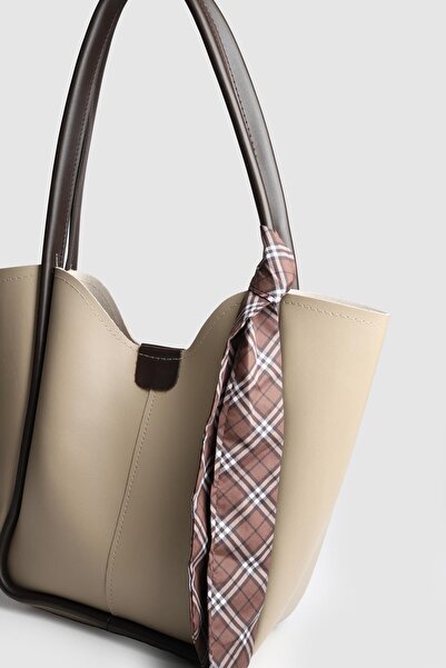 Store حقيبة كتف نسائية من الجلد موديل جولدن مع حقيبة مكياج وشال